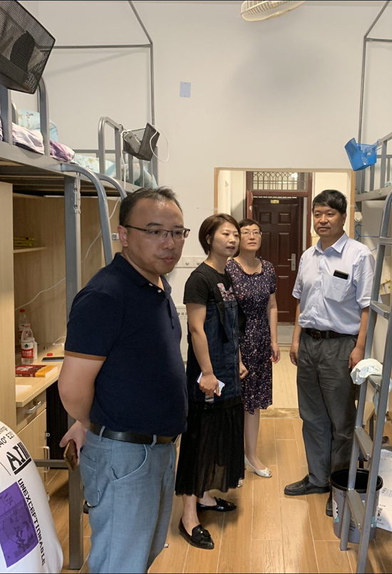 1577429234.jpg 2019年9月13日【物联网与软件技术学院】中秋佳节物联网与软件技术学院深入学生宿舍.jpg