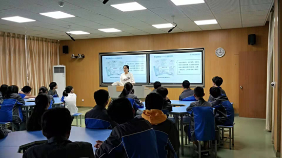 1577429021.jpg 2019年9月25日,中高职衔接(3+3)项目惠山中专新生见面会在江苏省惠山中等专业学校顺利举行。澳门新葡官网进入物联网与软件技术学院樊光辉、陈佳老师,惠山中专电信系学生科王科长、2019级中高职衔接(3+3)项目班主任及全体新生参加了此次见面会。 .jpg